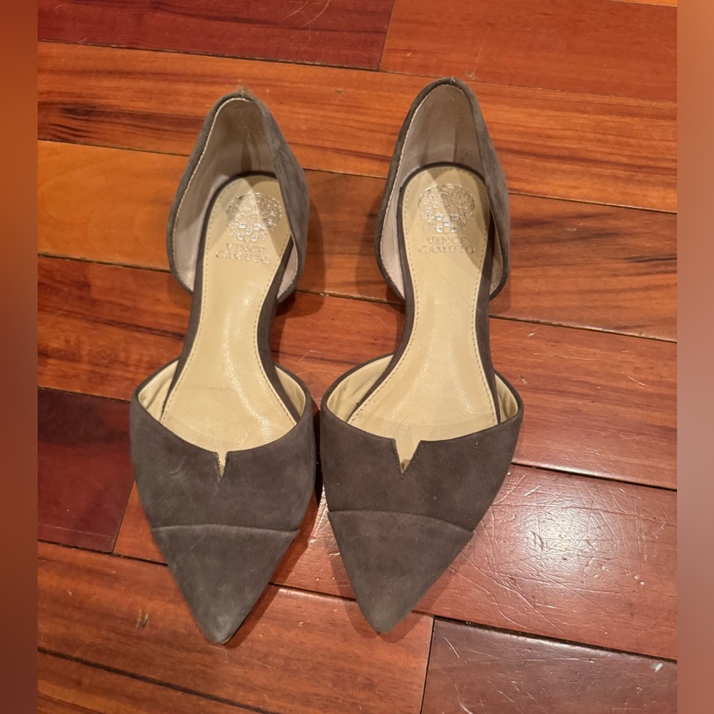 VINCE CAMUTO Halia d'Orsay Pointy Toe Flats 5 taupe beige tan